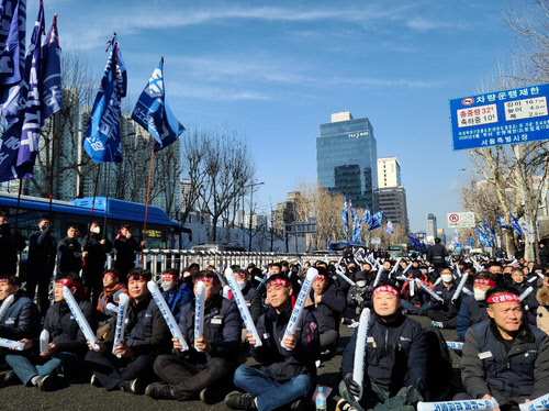 금속노조 '투쟁본부 출범·투쟁선포식'.<연합뉴스>